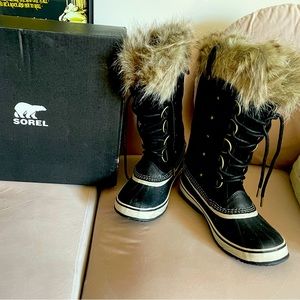 Sorel “Joan of Arctic”  (Brand new - only tried on) Waterproof